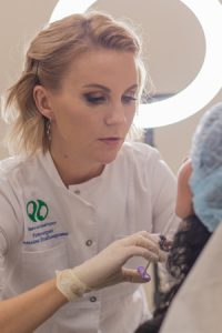 Увеличение подбородка филлерами в клинике косметологии Code Beauty Medicine