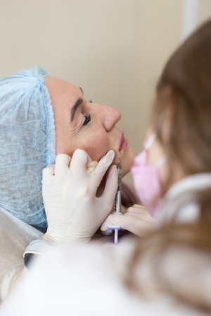 Подъем уголков губ филлерами в клинике косметологии Code Beauty Medicine